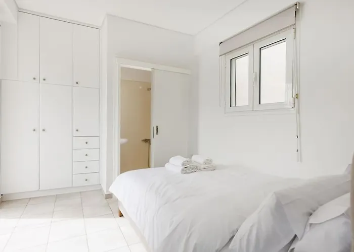 Adorable Sunny Studio With Private Balcony II