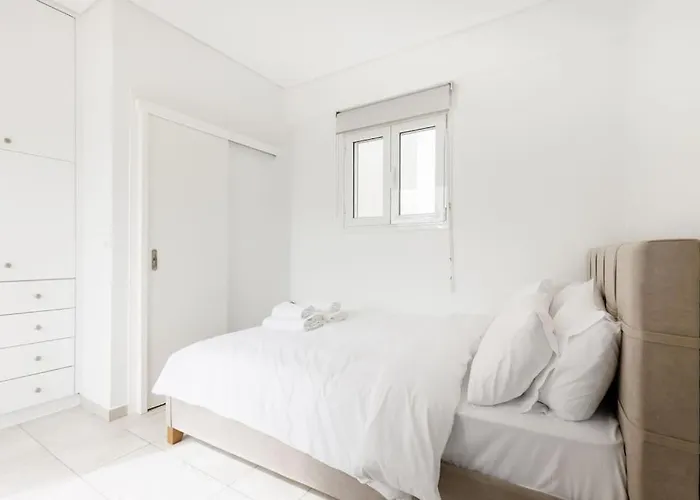 Adorable Sunny Studio With Private Balcony II