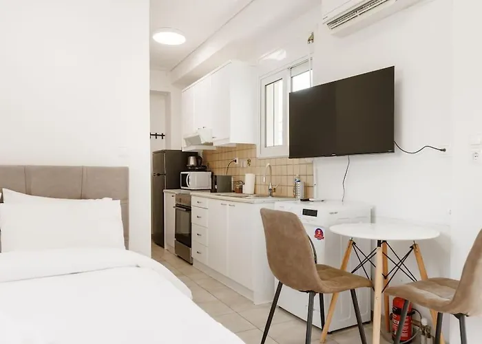 Adorable Sunny Studio With Private Balcony II