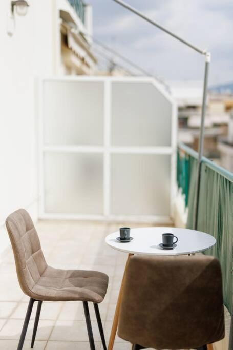 Adorable Sunny With Private Balcony Ii Athènes