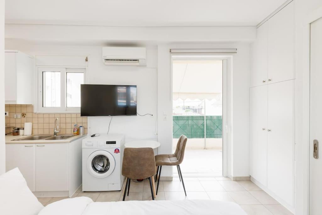 Adorable Sunny With Private Balcony Ii Atene