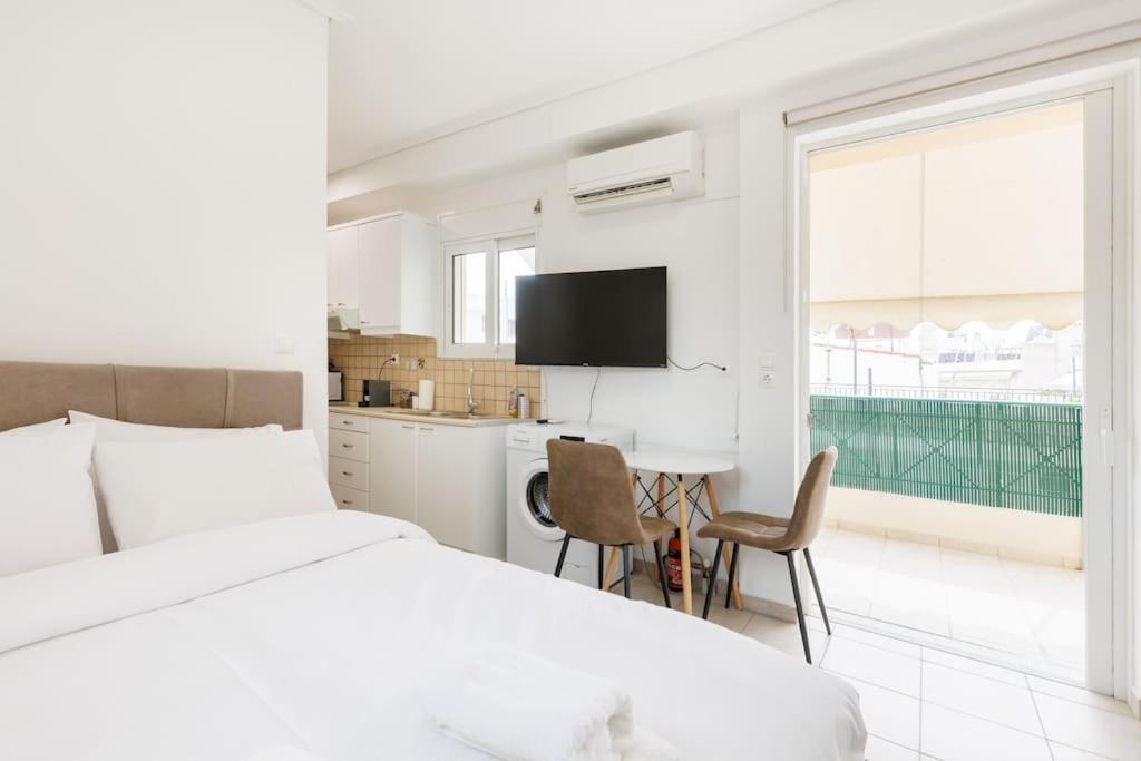Adorable Sunny With Private Balcony Ii Athens
